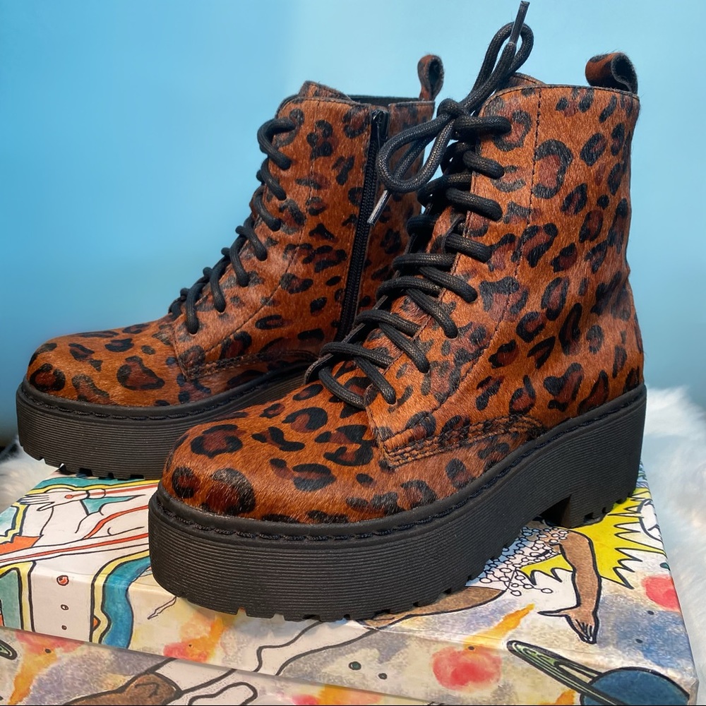 NIB Genuine Calf Hair Platform Cheetah Boots 6